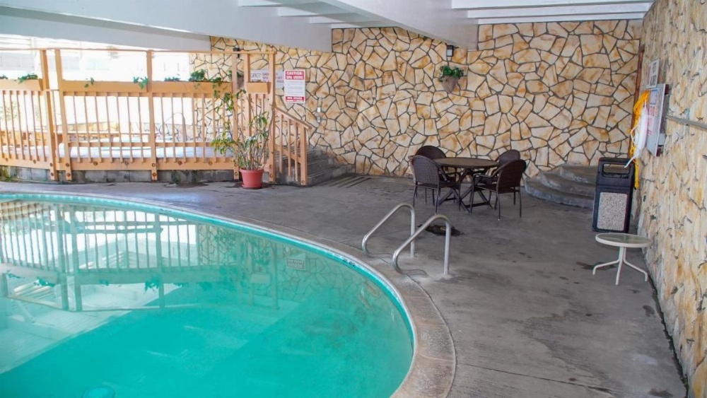 Silver Surf Motel Image 19