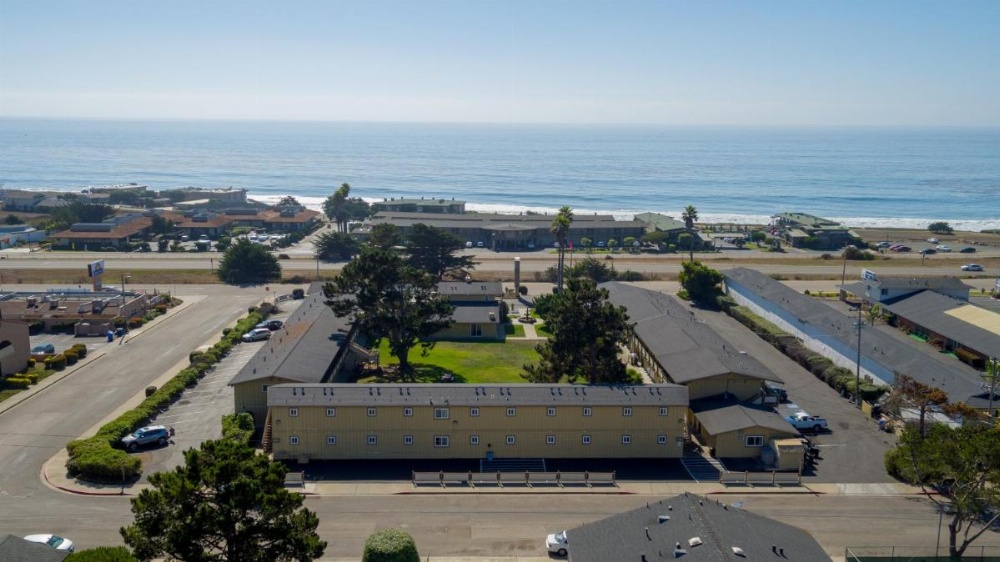 Silver Surf Motel